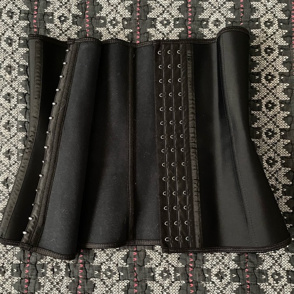 Shapewear - Picture 2 of 3